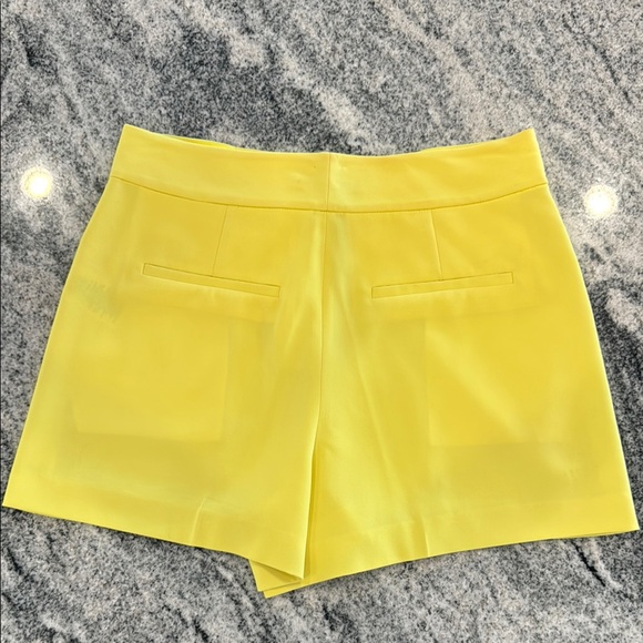 Alice+Olivia Yellow Women's Dress Shorts - Picture 2 of 4